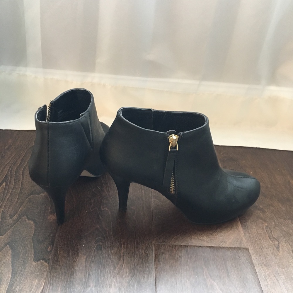 Madden girl Black ankle Ginger booties